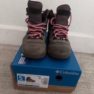Columbia Newton Ridge Plus Waterproof Boots in Brown with Pink Accents